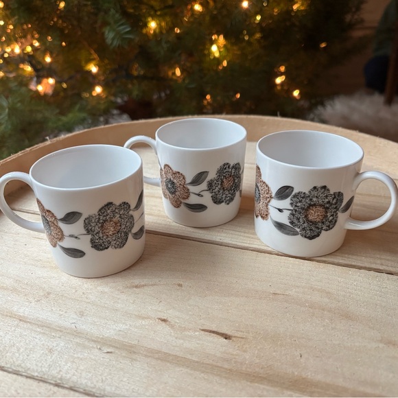 3 SUSIE COOPER Garland DEMITASSE COFFEE CUPS ESPRESSO ENGLAND FINE BONE China - Picture 3 of 10